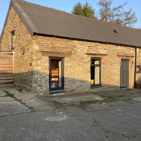 The Milking Parlour At Berthllwyd Villa Quakers Yard Exterior photo